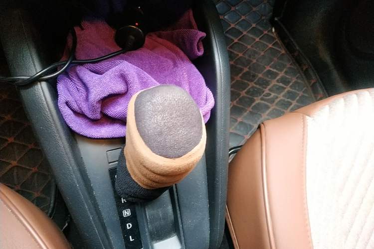 Used Nissan Kicks 2017 1.5L CVT Cool Enjoy Edition Gear Lever