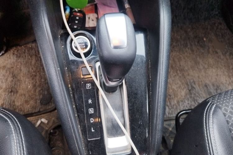 Used Nissan Kicks 2017 1.5L CVT Smart Drive Edition Gear Lever