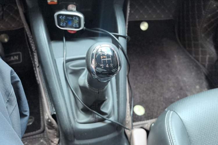 Used Nissan Kicks 2017 1.5L Manual Cool Dynamic Edition Gear Lever