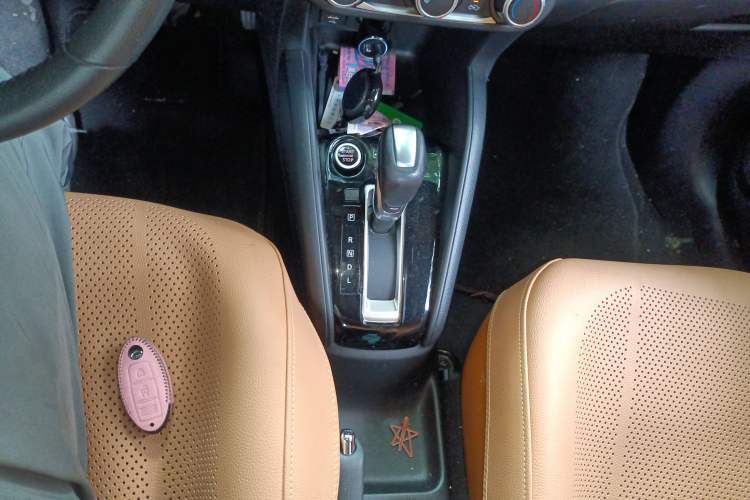 Used Nissan Kicks 2017 1.5L CVT Smart Drive Edition Gear Lever