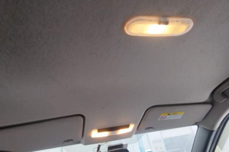 Used Nissan Kicks 2017 1.5L CVT Smart Drive Edition Headliner