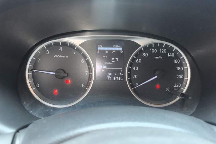 Used Nissan Kicks 2017 1.5L Manual Cool Dynamic Edition Instrument Cluster