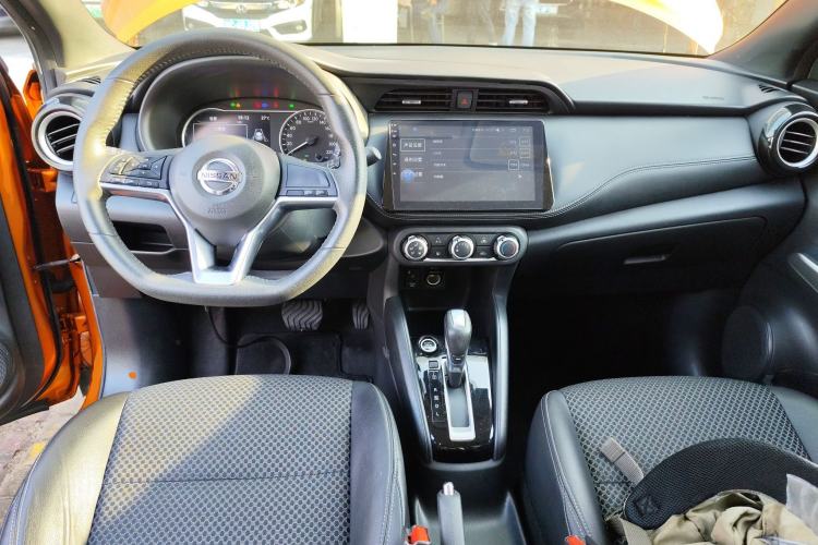 Used Nissan Kicks 2017 1.5L CVT Smart Edition Interior 2