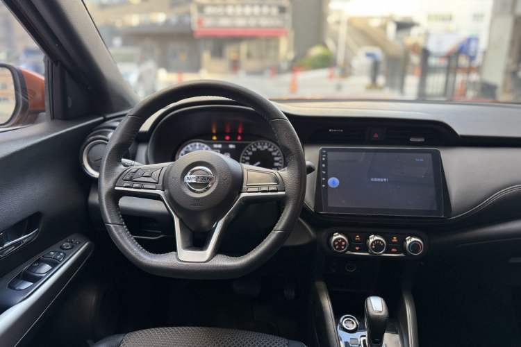 Used Nissan Kicks 2017 1.5L CVT Smart Edition Interior 2