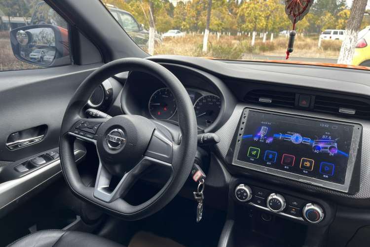 Used Nissan Kicks 2017 1.5L CVT Cool Enjoy Edition Interior 2