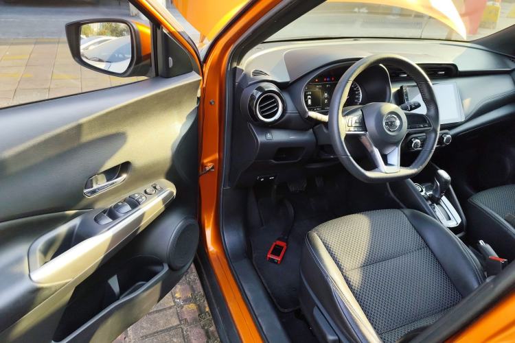 Used Nissan Kicks 2017 1.5L CVT Smart Edition Interior 3