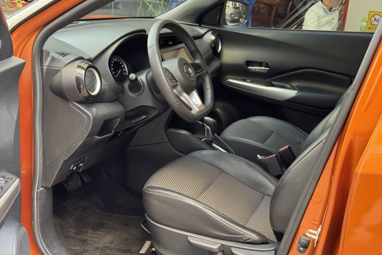 Used Nissan Kicks 2017 1.5L CVT Smart Edition Interior 3