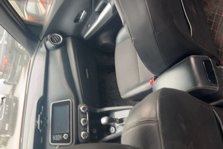 Used Nissan Kicks 2017 1.5L CVT Smart Drive Edition Interior 3