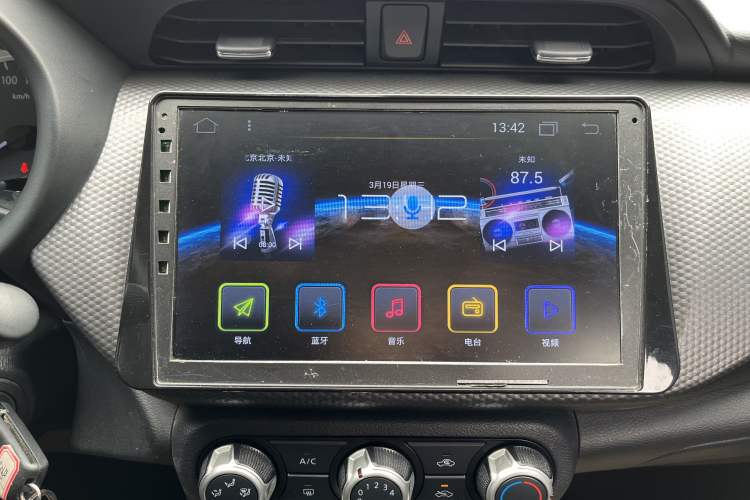 Used Nissan Kicks 2017 1.5L CVT Cool Enjoy Edition Interior 4
