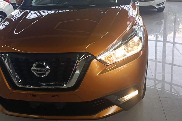 Used Nissan Kicks 2017 1.5L CVT Smart Drive Edition Left Front Headlight