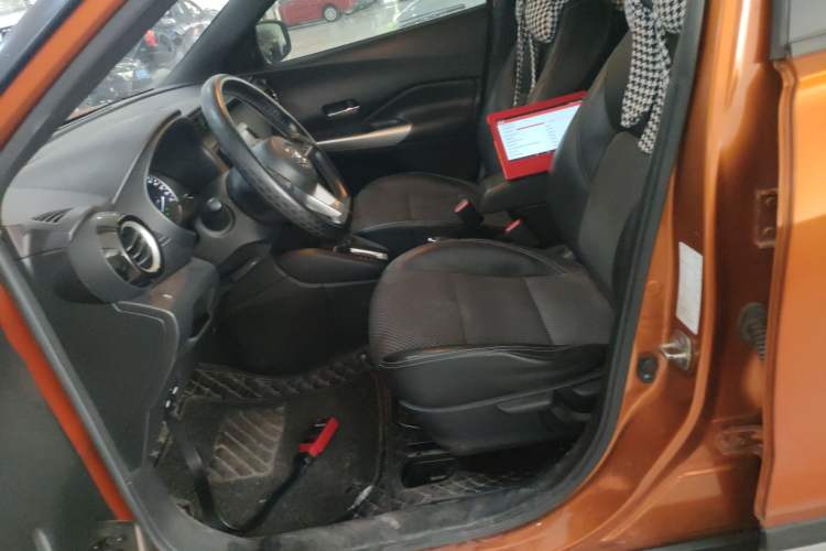 Used Nissan Kicks 2017 1.5L CVT Smart Edition Left Front Seat