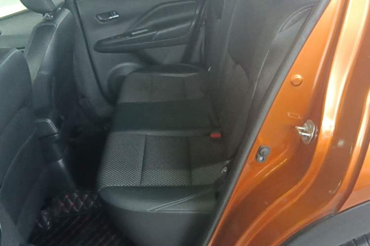 Used Nissan Kicks 2017 1.5L CVT Smart Drive Edition Left Rear Seat