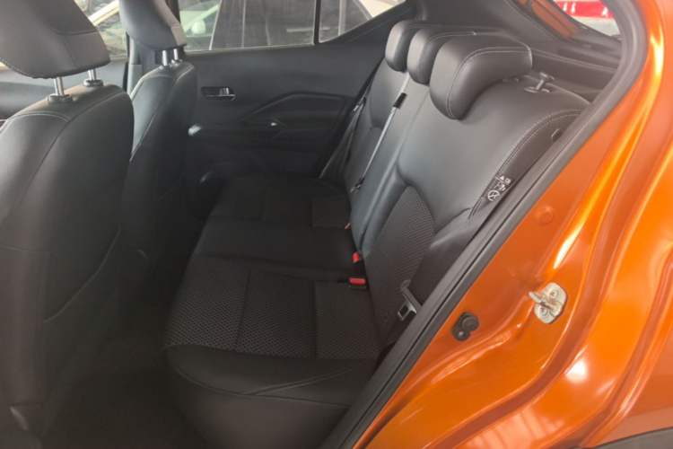 Used Nissan Kicks 2017 1.5L CVT Smart Edition Left Rear Seat