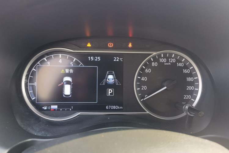 Used Nissan Kicks 2017 1.5L CVT Smart Edition Odometer Close Up