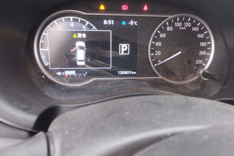 Used Nissan Kicks 2017 1.5L CVT Smart Drive Edition Odometer Close Up