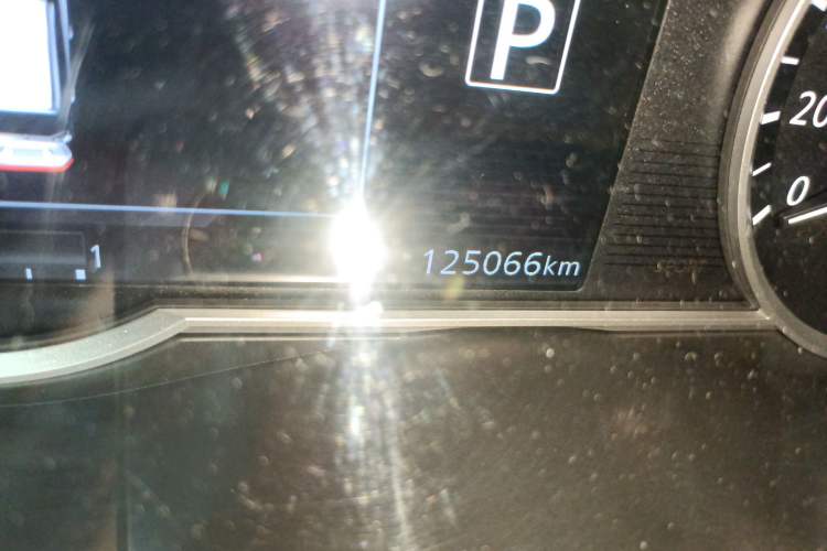 Used Nissan Kicks 2017 1.5L CVT Smart Drive Edition Odometer Close Up