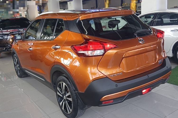Used Nissan Kicks 2017 1.5L CVT Smart Drive Edition Rear Left 45 Deg