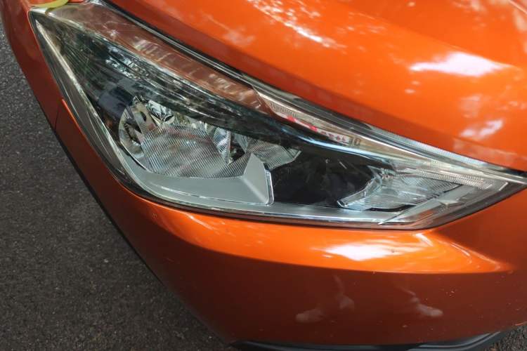 Used Nissan Kicks 2017 1.5L CVT Smart Drive Edition Right Front Headlight