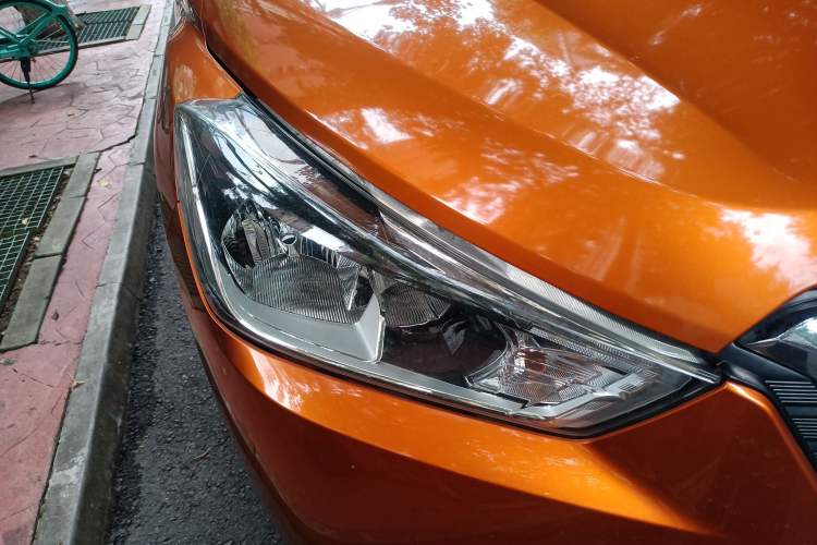 Used Nissan Kicks 2017 1.5L CVT Smart Drive Edition Right Front Headlight