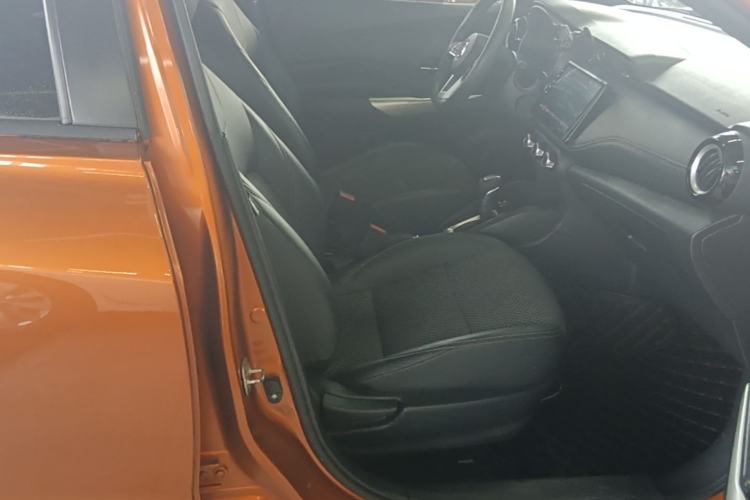 Used Nissan Kicks 2017 1.5L CVT Smart Drive Edition Right Front Seat
