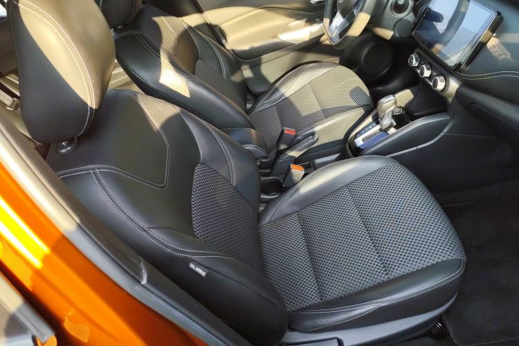 Used Nissan Kicks 2017 1.5L CVT Smart Edition Right Front Seat
