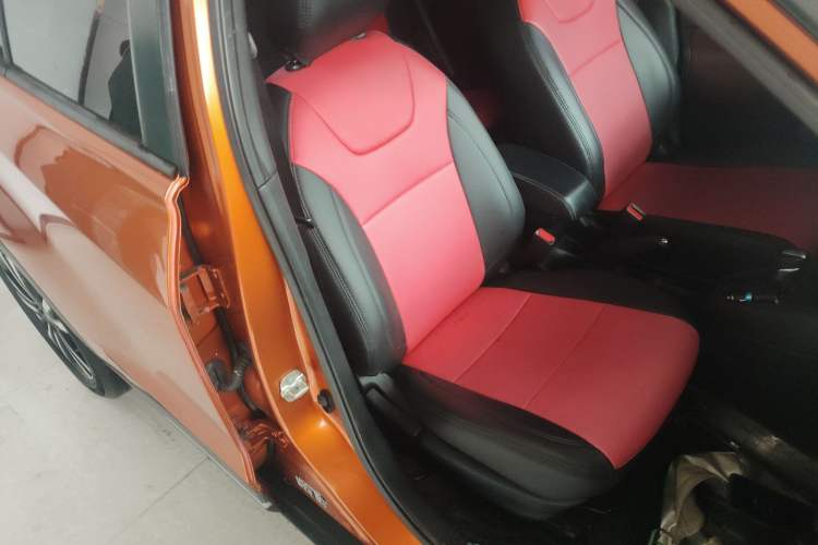 Used Nissan Kicks 2017 1.5L CVT Cool Enjoy Edition Right Front Seat
