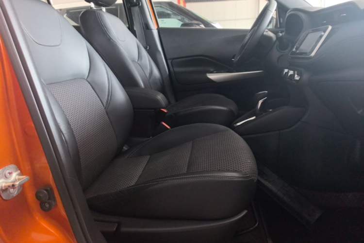 Used Nissan Kicks 2017 1.5L CVT Smart Edition Right Front Seat