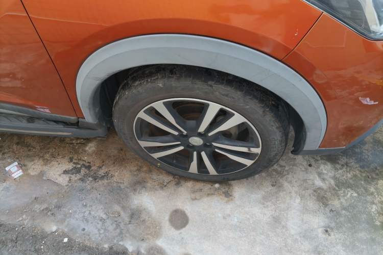 Used Nissan Kicks 2017 1.5L CVT Smart Edition Right Front Wheel Hub
