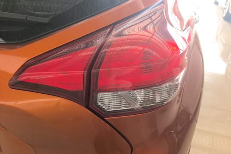 Used Nissan Kicks 2017 1.5L CVT Smart Edition Right Rear Taillight