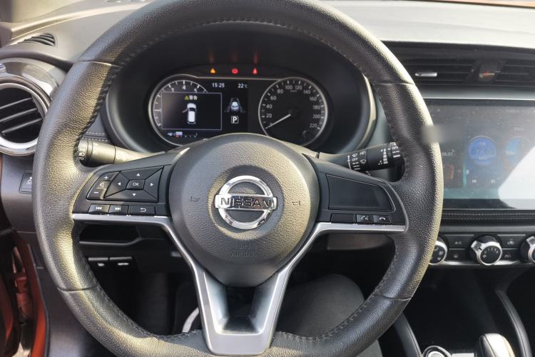 Used Nissan Kicks 2017 1.5L CVT Smart Edition Steering Wheel