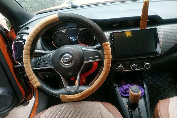 Used Nissan Kicks 2017 1.5L CVT Cool Enjoy Edition Steering Wheel