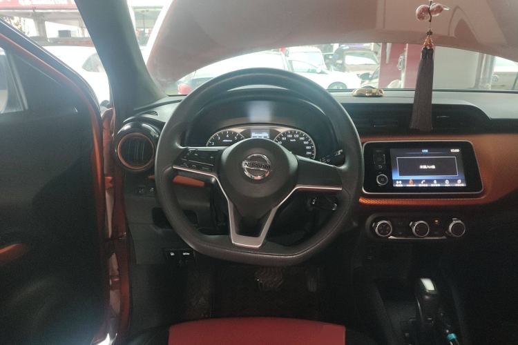 Used Nissan Kicks 2017 1.5L CVT Cool Enjoy Edition Steering Wheel