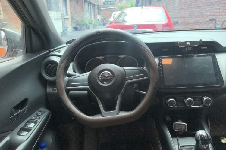 Used Nissan Kicks 2017 1.5L Manual Cool Dynamic Edition Steering Wheel