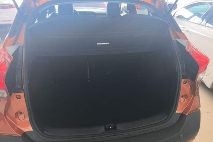 Used Nissan Kicks 2017 1.5L CVT Smart Edition Trunk