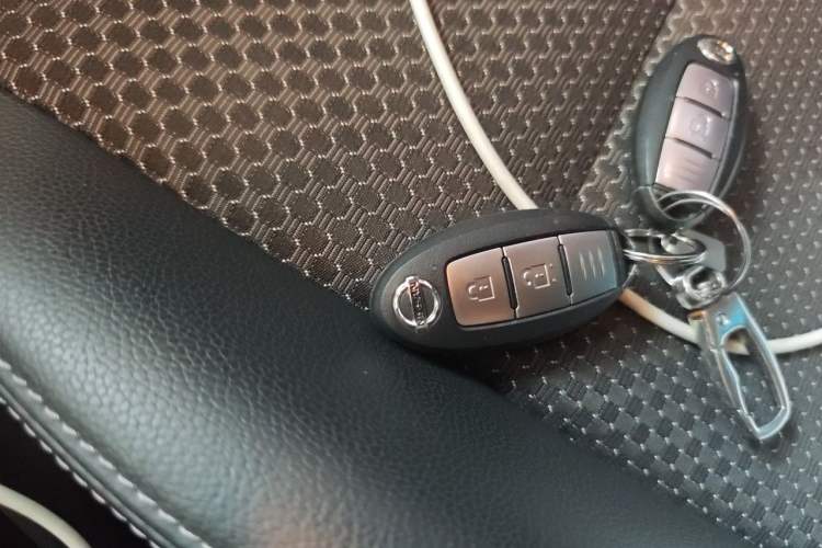 Used Nissan Kicks 2017 1.5L CVT Smart Drive Edition Vehicle Key