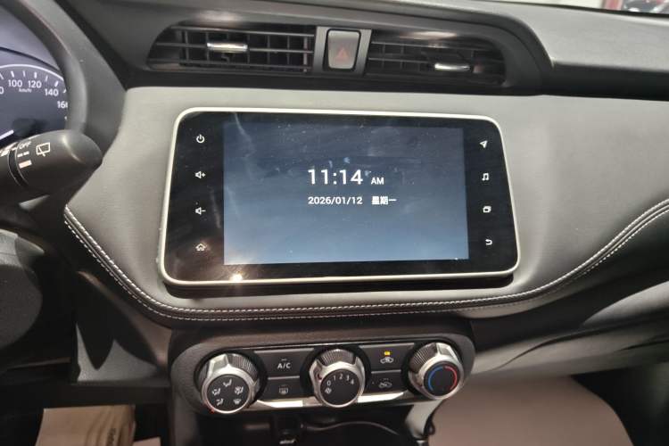 Used Nissan Kicks 2018 1.5L CVT Smart Connect Luxury Edition Audio And AC Panel