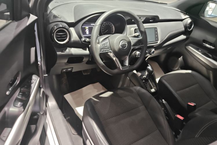 Used Nissan Kicks 2018 1.5L CVT Smart Connect Luxury Edition Driver Seat