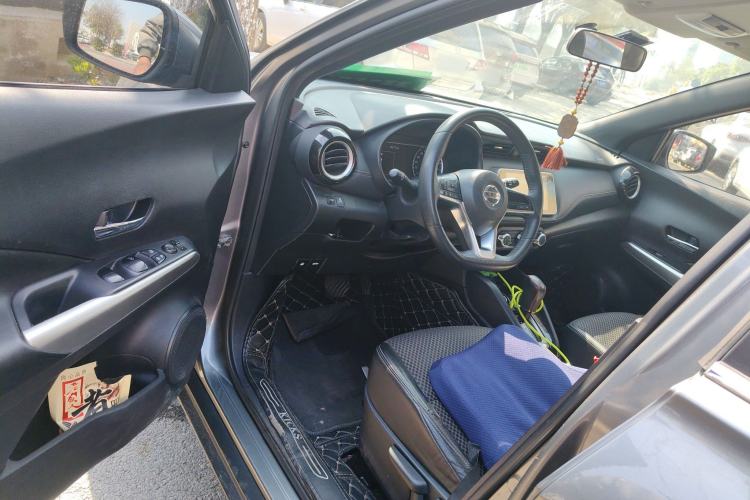 Used Nissan Kicks 2018 1.5L CVT Smart Connect Luxury Edition Driver Seat