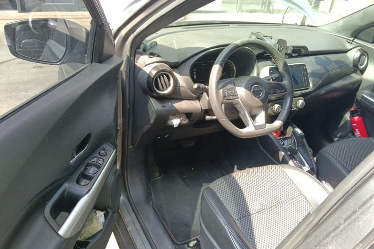 Used Nissan Kicks 2018 1.5L CVT Smart Connect Luxury Edition Driver Seat