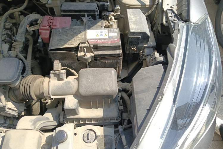 Used Nissan Kicks 2018 1.5L CVT Smart Connect Luxury Edition Engine Bay Left