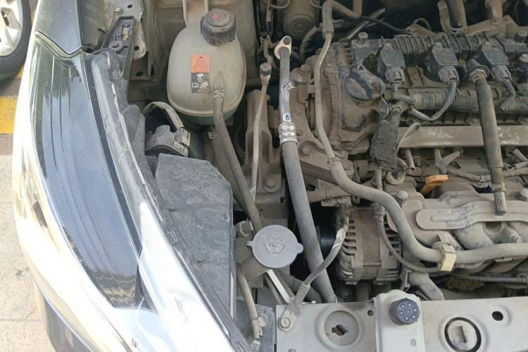 Used Nissan Kicks 2018 1.5L CVT Smart Connect Luxury Edition Engine Bay Right
