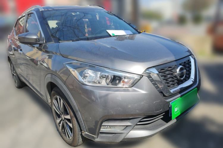 Used Nissan Kicks 2018 1.5L CVT Smart Connect Luxury Edition Front Right 45 Deg