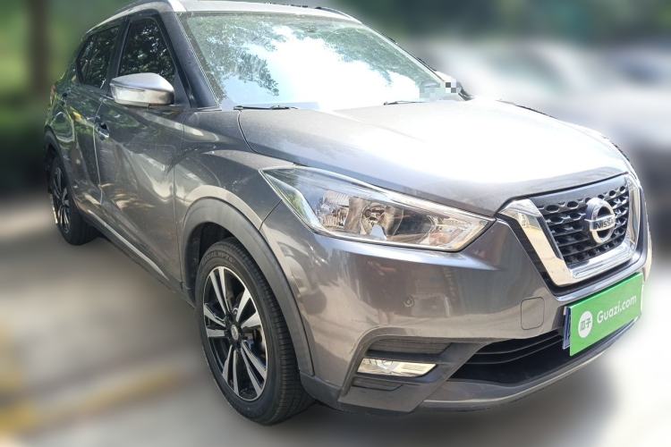 Used Nissan Kicks 2018 1.5L CVT Smart Connect Luxury Edition Front Right 45 Deg