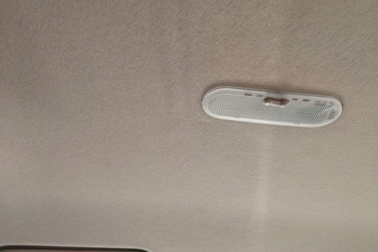 Used Nissan Kicks 2018 1.5L CVT Smart Connect Luxury Edition Headliner