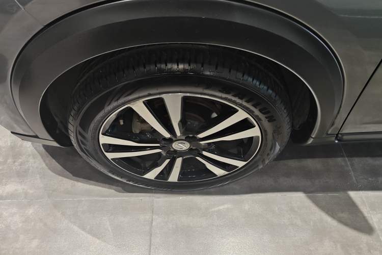 Used Nissan Kicks 2018 1.5L CVT Smart Connect Luxury Edition Left Front Wheel Hub