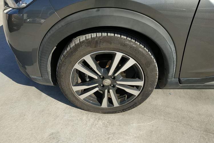 Used Nissan Kicks 2018 1.5L CVT Smart Connect Luxury Edition Left Front Wheel Hub