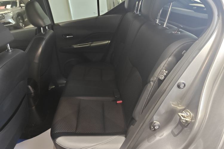 Used Nissan Kicks 2018 1.5L CVT Smart Connect Luxury Edition Left Rear Seat