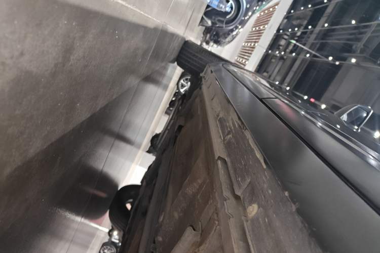 Used Nissan Kicks 2018 1.5L CVT Smart Connect Luxury Edition Left Side Sill