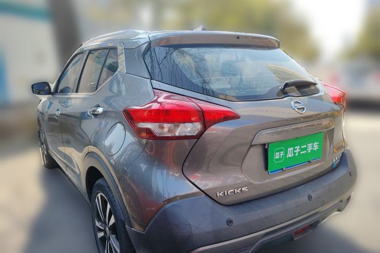 Used Nissan Kicks 2018 1.5L CVT Smart Connect Luxury Edition Rear Left 45 Deg