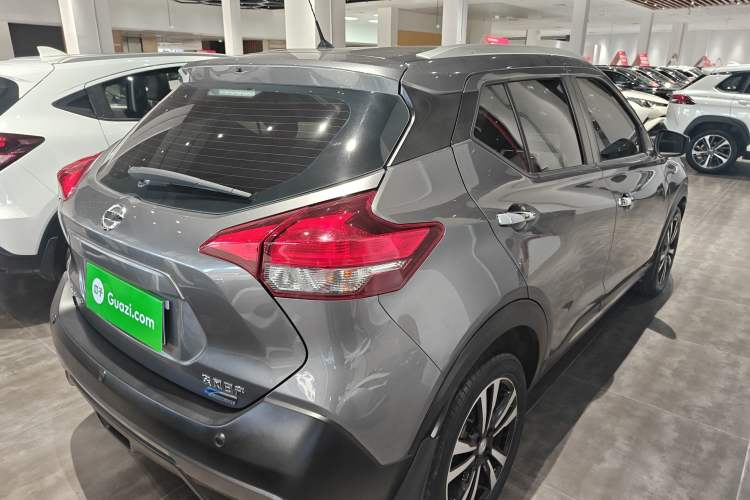 Used Nissan Kicks 2018 1.5L CVT Smart Connect Luxury Edition Rear Right 45 Deg